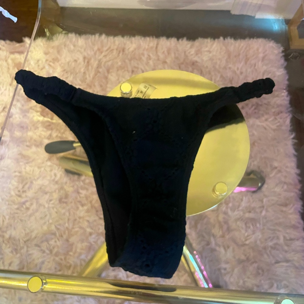 black bikini
small